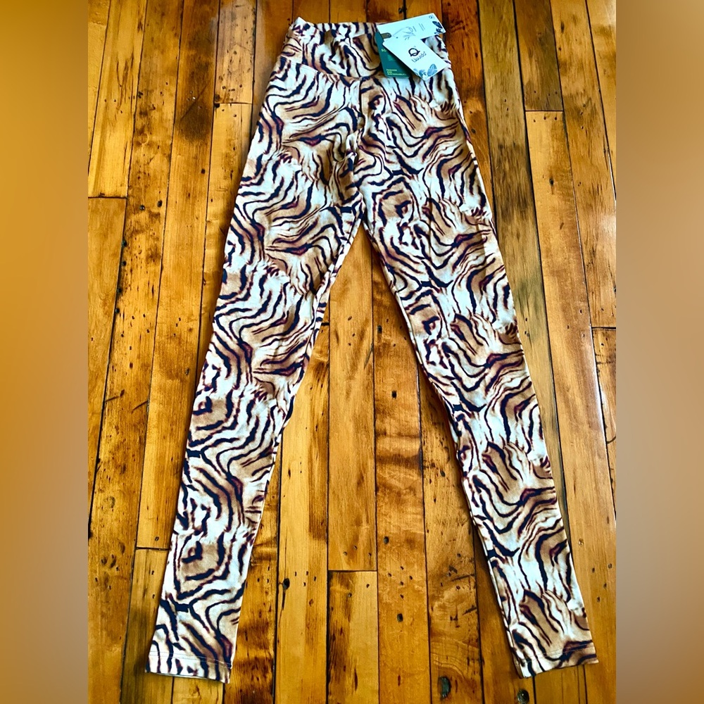 NWT Liquido Active, small, high-waisted, tiger-print leggings.